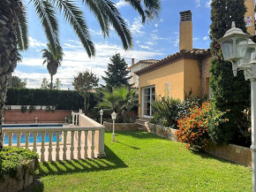 Casa con Piscina, Jardín, Barbacoa, A.A. y Wifi en Sant Pere Pescador - ES-89-74